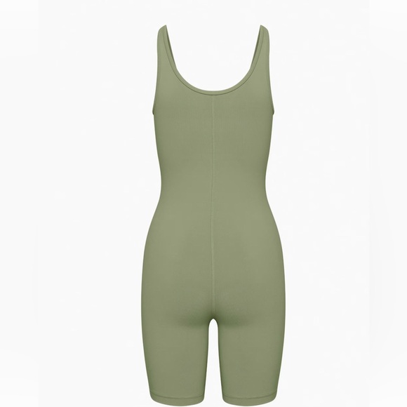 ARITZIA (TNA life) Shake-it Romper: NEW WITH TAGS (never worn) - Picture 2 of 8
